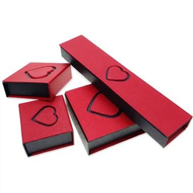 Módní papírová šperkovnice